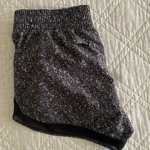 Athleta Mesh Racer Run Short Black and White Patterned Shorts XS